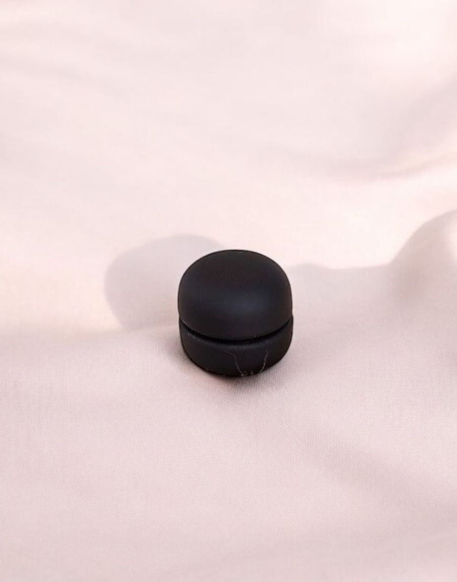 BLACK HIJAB MAGNET-ROUND SHAPE