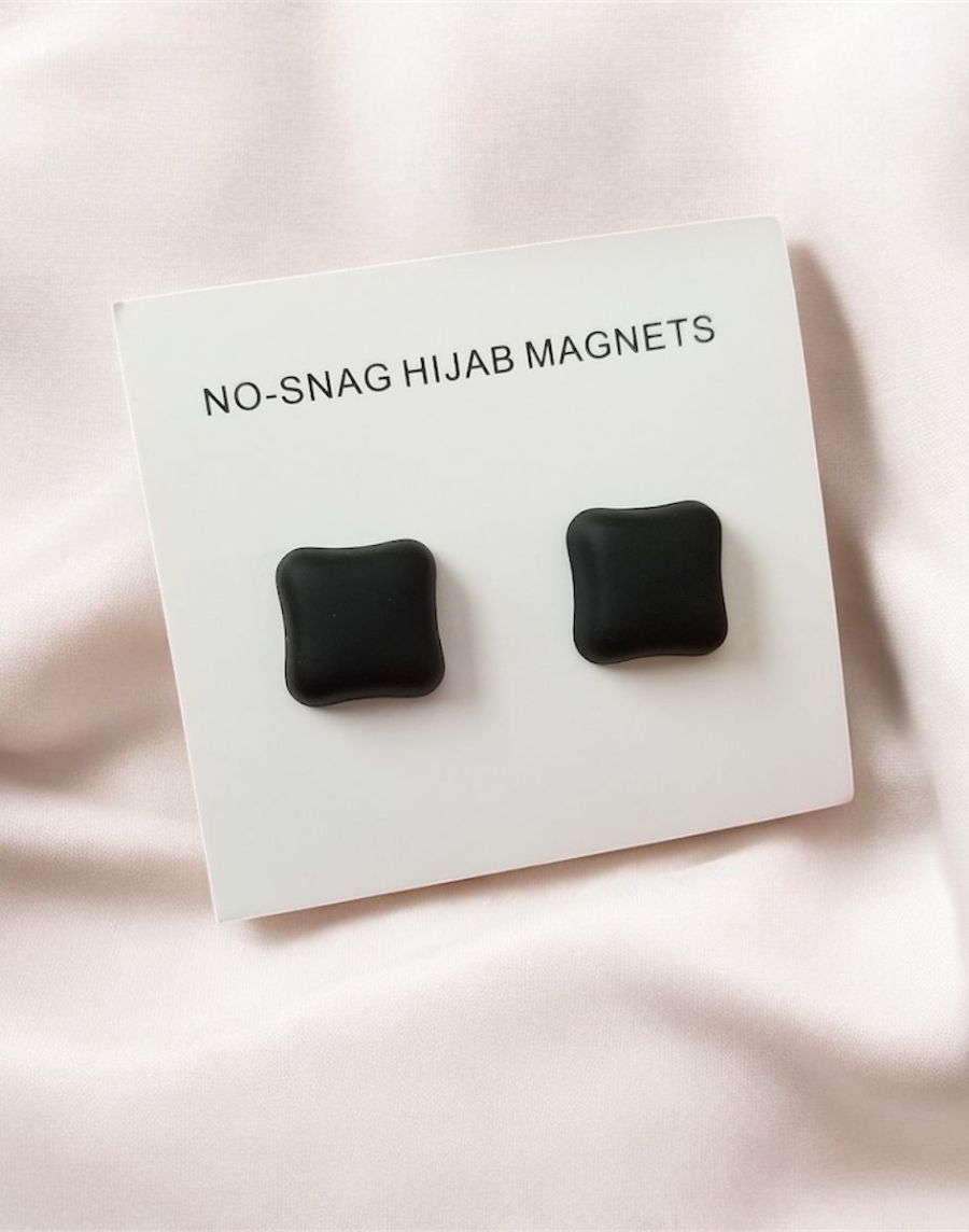 BLACK HIJAB MAGNET-SQUARE SHAPE
